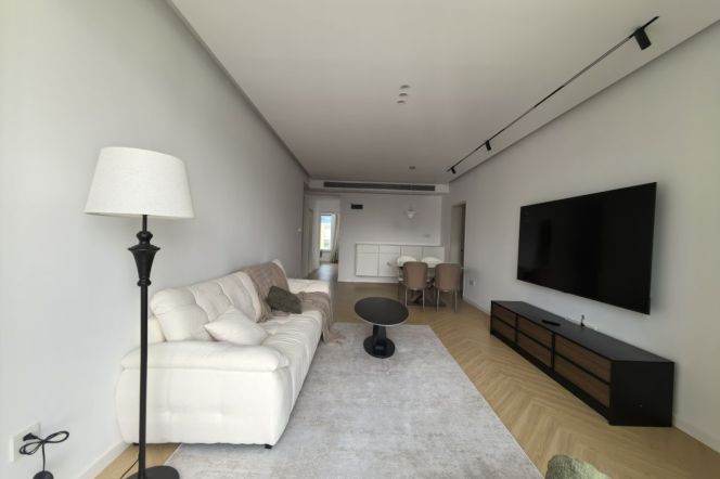 Quality cumminity 2br @  Line 1/12/13 Hanzhong Road St.