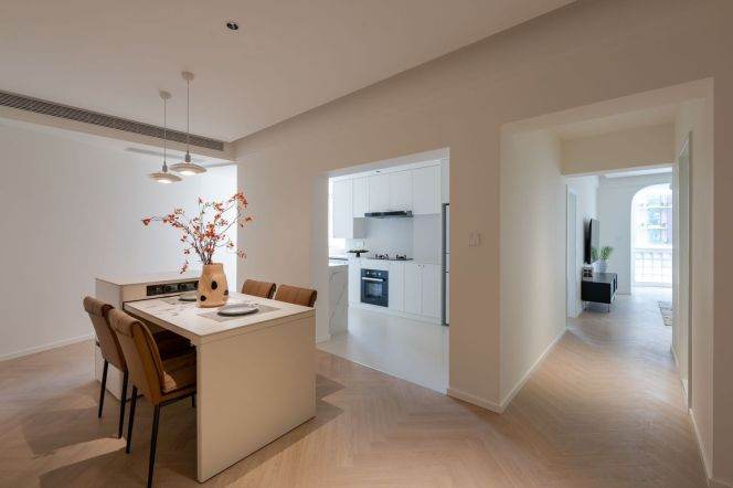 Modern decoration 2brs with balcony and floor heating in  central Zhong shan park 