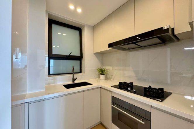 jiangsu rd elevator 1BR/big living room@L2/11/14