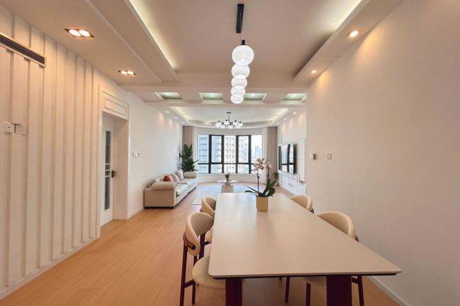 3 Brs, 2 Baths, Open Balcony/Central ac/Oven/Dish washer, 150 sqm @ Laoximen station L8&10
