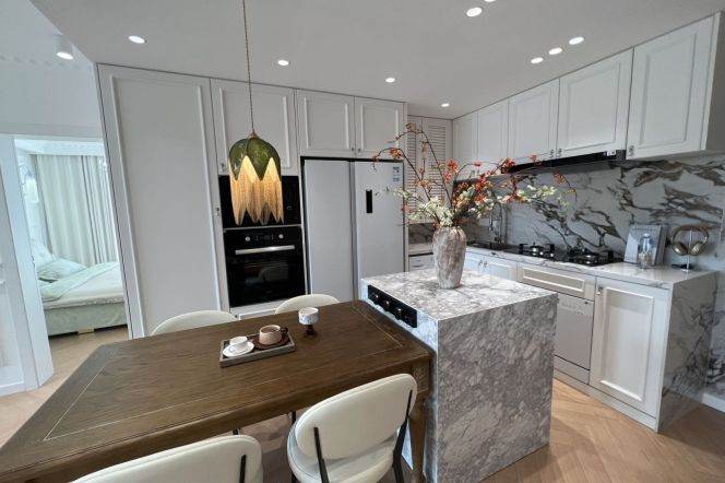 2Bdrs 2Baths Apt/Spacious &Bright/Line 2/11 Jiang Su Rd/Good View/elevator/130sqm