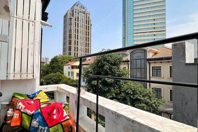 Changshu Road subway station, old villas, tranquility amidst the hustle and bustle L1-7