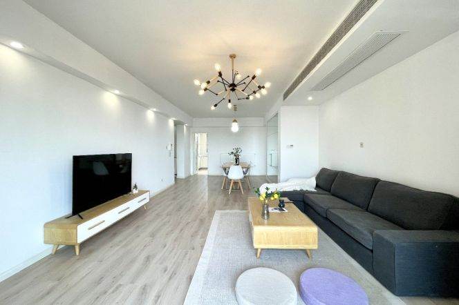 Modern decoration 3brs with wall heating and balcony belonged to Xintiandi area,