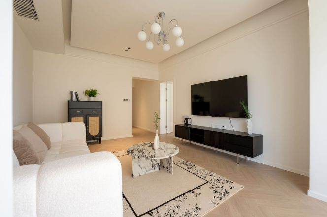 Modern decoration 2brs with balcony and floor heating in  central Zhong shan park 