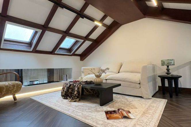 Gorgeous 4br with terrace  @iapm,Line 1/10/12 South Shanxi Road