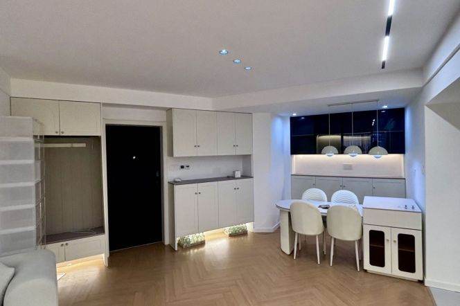 2Bdrs 1Bath Apt/Modern&Spacious /Large Closet/Line 7/13 Changshou Rd/elevator