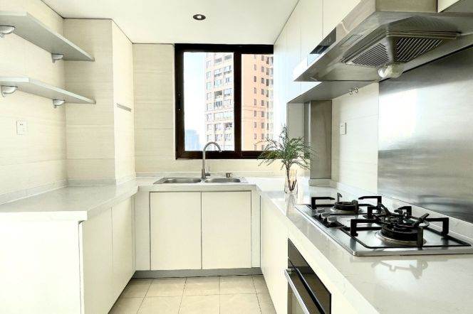 Modern decoration 3brs with wall heating and balcony belonged to Xintiandi area,