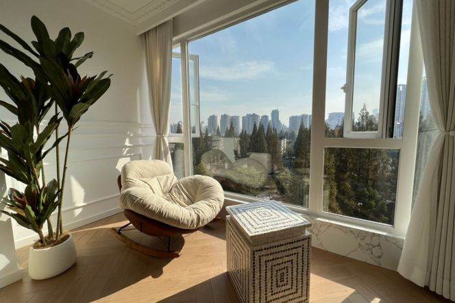 2Bdrs 2Baths Apt/Spacious &Bright/Line 2/11 Jiang Su Rd/Good View/elevator/130sqm