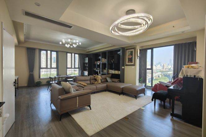 Nanjing West Road Metro Station, 200 sqm, large 4-bedroom with underfloor heating