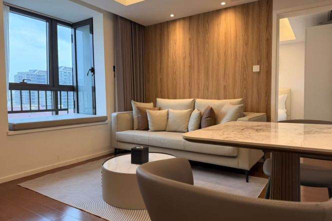 1BR near line 1/3/4 and convenient to SISU(ESSCA) can long and short lease