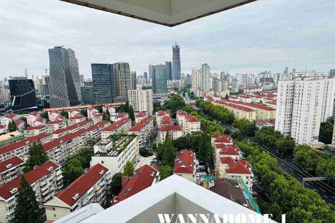 Great Compound+Spacious&Modern 2Bdrs 1bath Apt+L3/4/10 Hongqiao Rd+Open Balcony+Stunning View