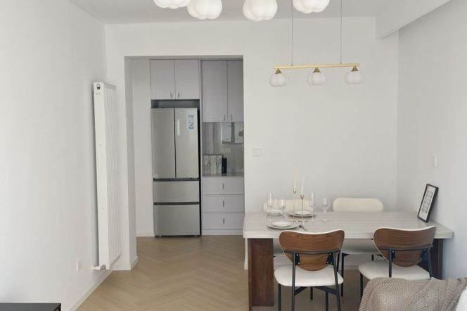 Valuable Jiashan/Yongjia Rd 1BR with Balcony/Wallheating 10.5K 