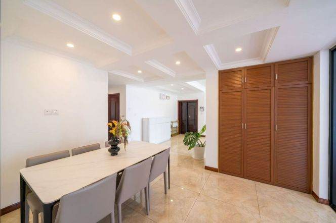 modern 3brs nice balcony in Xujiahui close to shopping mall and Xujiahui park ,Church