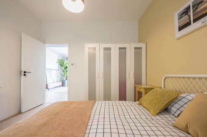 4 Brs, 2 Baths, Balcony/Wall heating/Oven, 170 sqm @ Zhaojiabang metro L7&9