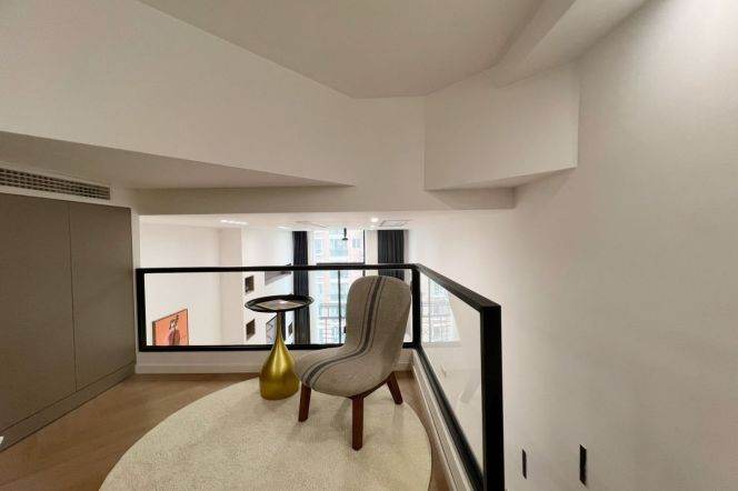 Short Term 2 br 10K nice modern cozy decoration M2/7/14 Jing'an Temple 