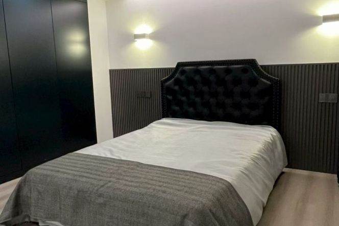 Elevator 2-bedroom apartment, Zhaojiabang Road, 3-min walk to Line 9 & 12 Jiashan Road Station