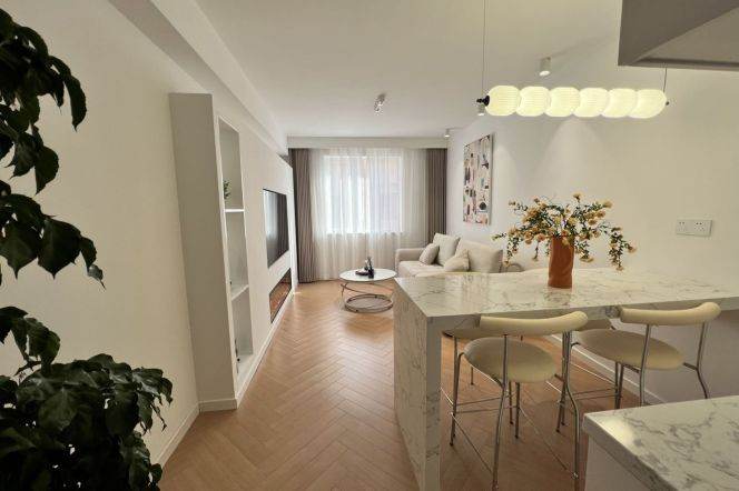 Longde Rd Station Elevator 1Br with Open Balcony Line11/13