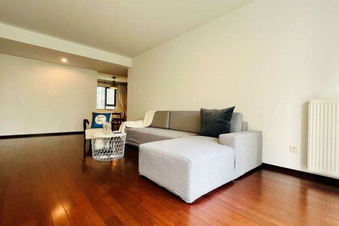 3 Brs, 2 Baths, Open Balcony/ Wall heating/Dryer, 160 sqm @ Xujiahui station L1,9&11