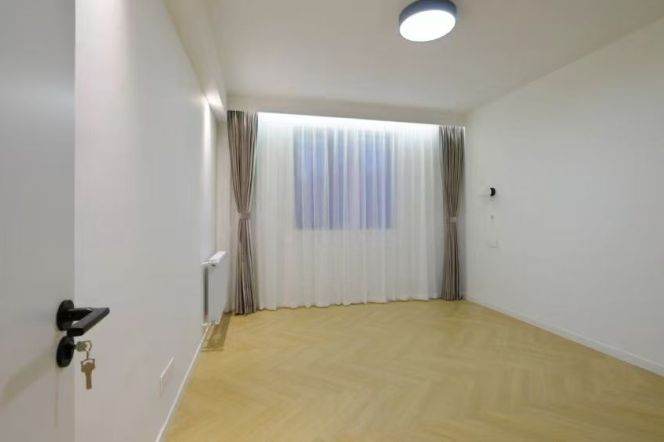 Modern decoration 2brs with wall radoitor belong to west nan jing road CBD ,