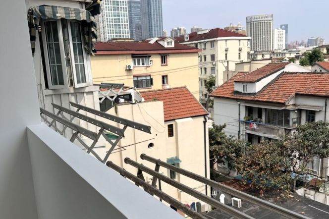 popular location- IAPM - renovated - floor heating- balcony- bright 