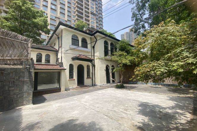   Whole Renovated Lane House on Central Huashan Road with Private Garden & Parking