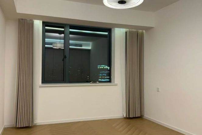 Modern decoration 2brs with floor heating  in Zhong Shan park