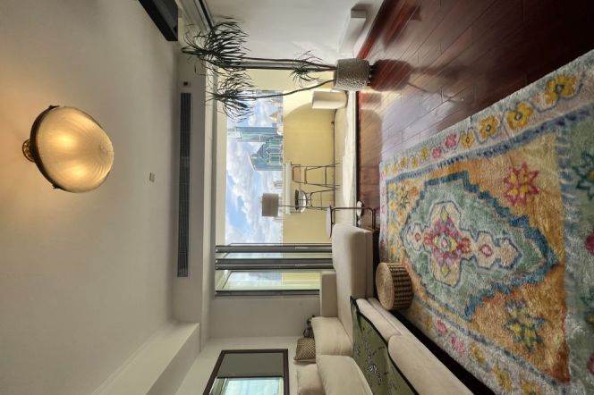 3 Brs, 2 Baths, Open Balcony/Oven/Dryer, 160 sqm @ South Shaaxi metro L1,12&10