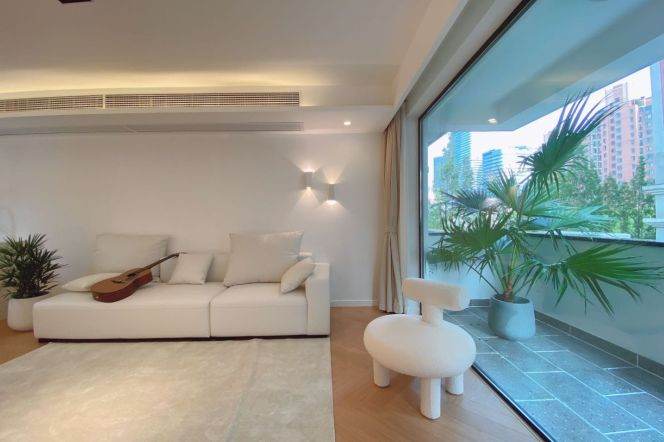 2 BR/Good interior/Balcony/Zhong Shan Park