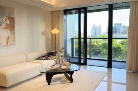 Lujiazui | Riverview 3-Bedroom Luxury Apartment