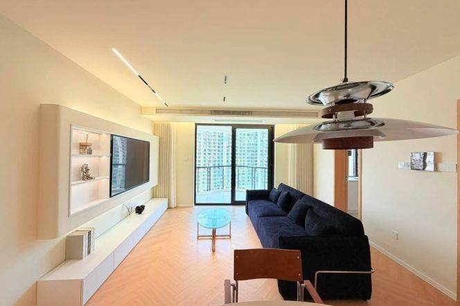 Suzhou W. rd/ Changping rd 2brs/2lr/2ba apt with balcony; L1/12/13