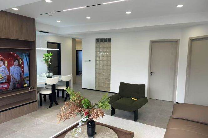 Changping station spacious & nice 2br with 15.5k
