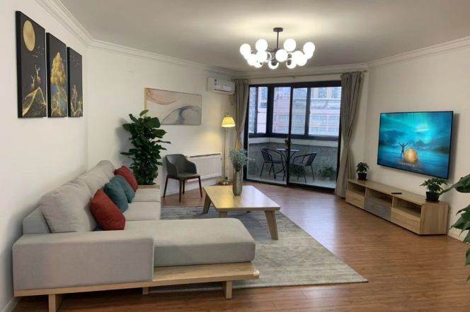 modern big 2 brs balcony wall heating near Su zhou river and metro line 2,12,13 only 16.5K
