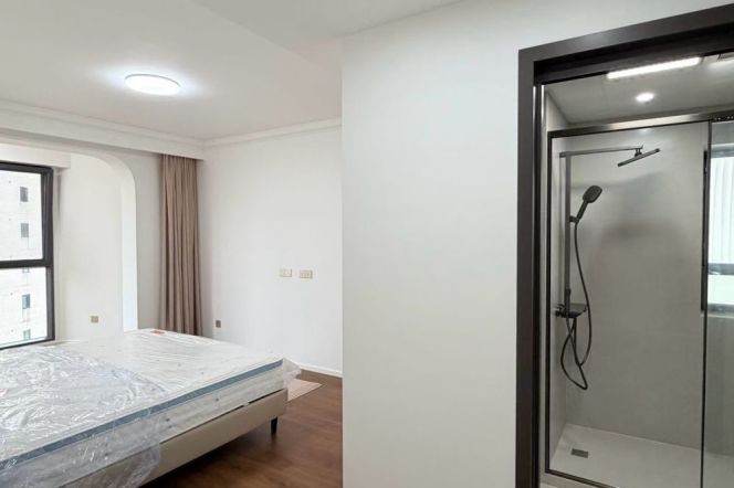 3 Brs, 2 Baths, Central ac/Dryer, 150 sqm, Brand-new Dec @ Zhongtan metro L3&4