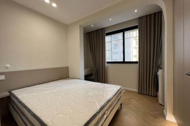 Short term 2 br 8.5K avilable July 1st to August M7/14 Jing'an 