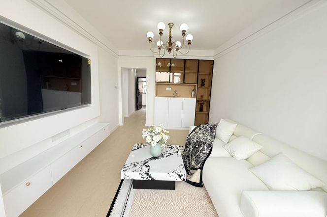 West Yan'an rd/elevator 1BR 2LR/spacious&modern/double south,@L3/4