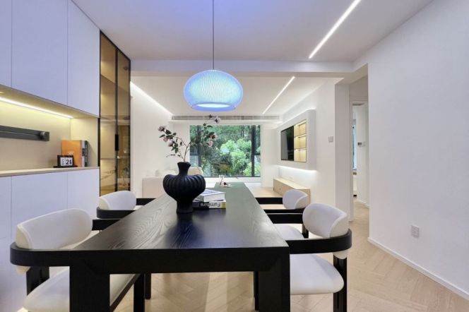 Spacious 3br with Terrace @Jing'an Line 7/13/14