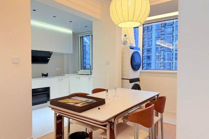 3 Brs, 2 Baths, Floor heating/Central ac/Oven, 140 sqm @ Shanghai west railway station L11&15