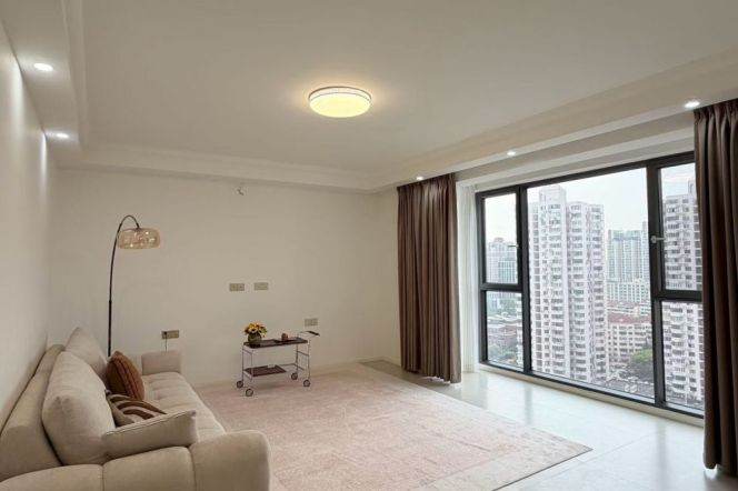 3 Brs, 2 Baths, Central ac/Dryer, 150 sqm, Brand-new Dec @ Zhongtan metro L3&4