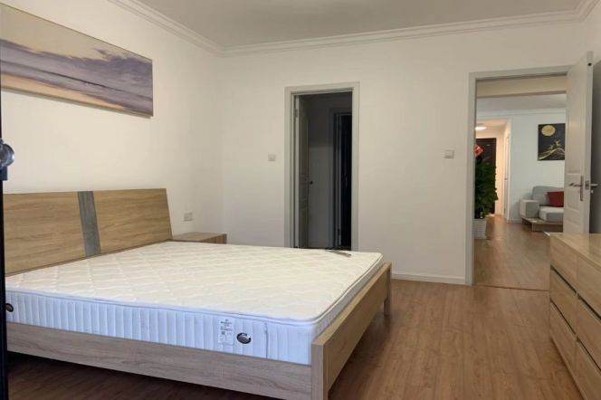 modern big 2 brs balcony wall heating near Su zhou river and metro line 2,12,13 only 16.5K
