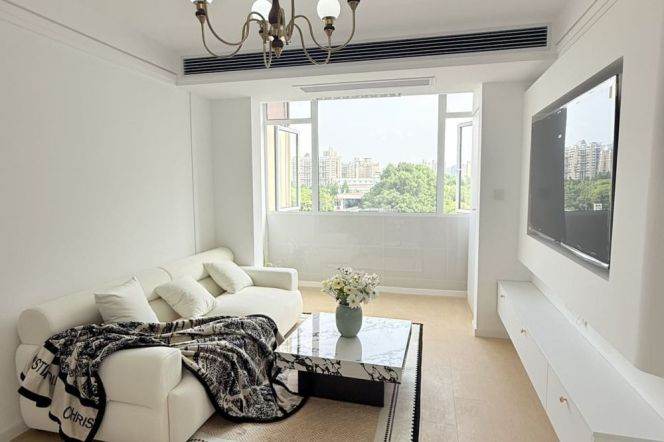 West Yan'an rd/elevator 1BR 2LR/spacious&modern/double south,@L3/4