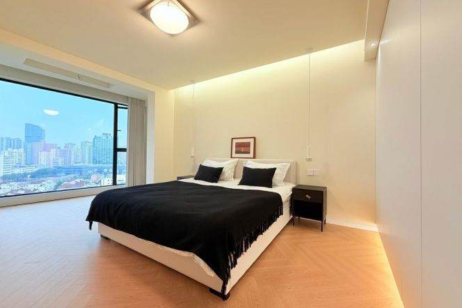 Suzhou W. rd/ Changping rd 2brs/2lr/2ba apt with balcony; L1/12/13