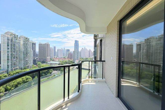 Suzhou W. rd/ Changping rd 2brs/2lr/2ba apt with balcony; L1/12/13