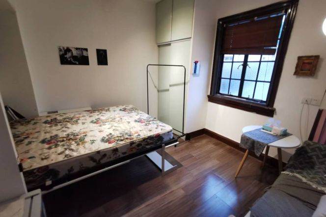 One BR apt  quite nr jiang su Rd station line2/11 for long&short rent