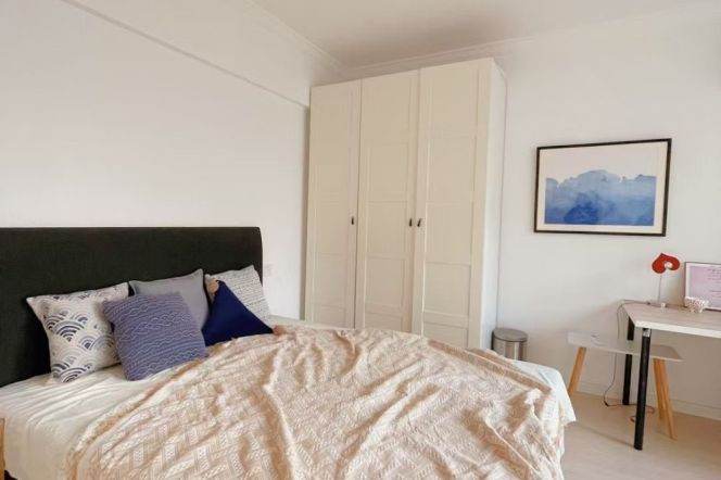 4 Brs, 2 Baths, Balcony/Dryer, 210 sqm, High rise building @ Shanghai stadium L4