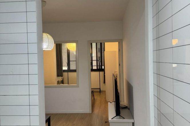Cozy  1 br in Old XuHui 4 mins walking to L 1/7 ChangShu Rd St.