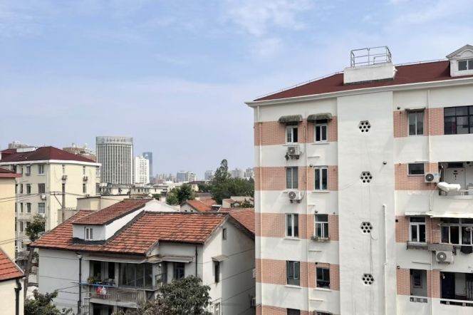 popular location- IAPM - renovated - floor heating- balcony- bright 