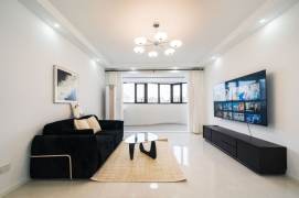 Elevator 3-bedroom apartment, North Zhongshan Road, 3-min walk to Line 3 & 4 Zhongtan Road Station