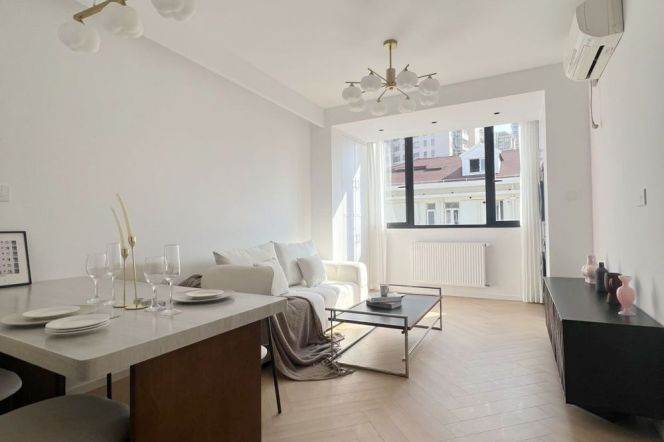 Valuable Jiashan/Yongjia Rd 1BR with Balcony/Wallheating 10.5K 