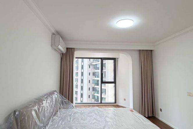 3 Brs, 2 Baths, Central ac/Dryer, 150 sqm, Brand-new Dec @ Zhongtan metro L3&4