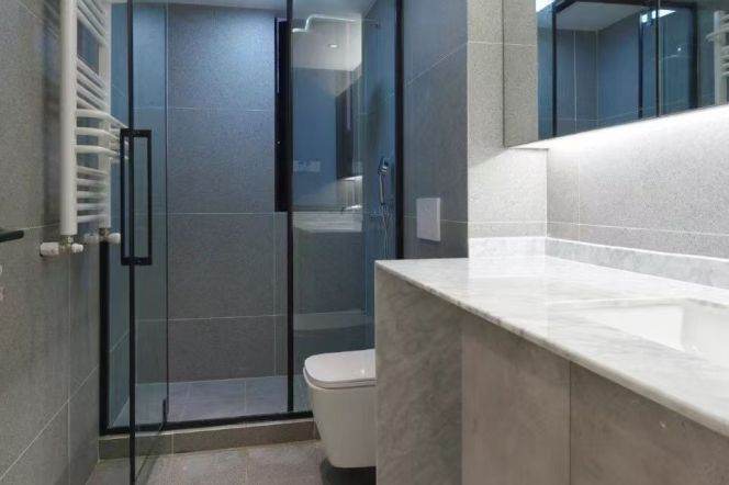 Modern decoration 2brs with wall radoitor belong to west nan jing road CBD ,